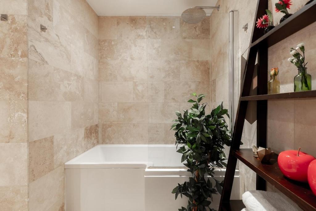 Revamped & Luxxe For Covent Garden Lovers! Adorable City Home For Families & Friends Londra Exterior foto